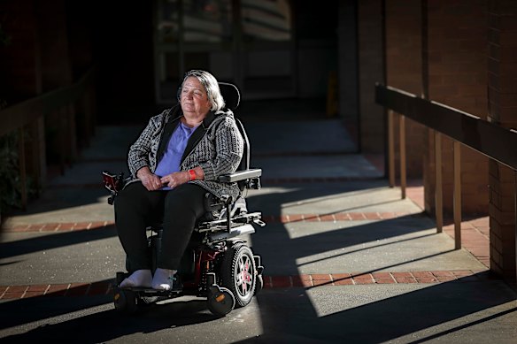 Vicki Kelly suffered below-the-waist paralysis from a Medtronic implantable pain pump, which damaged her spine. 