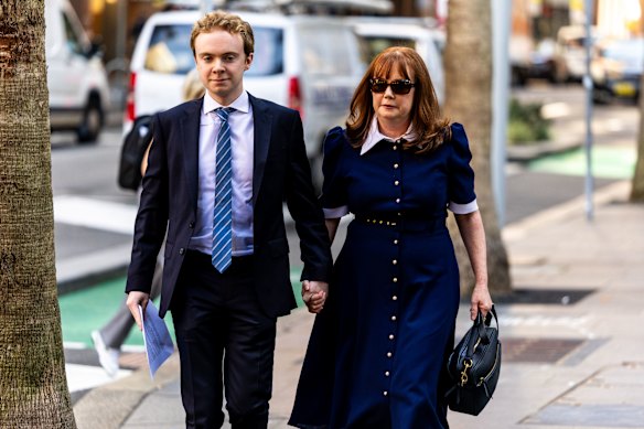 Amanda Richardson (right) arrives with her son D’Arcy.