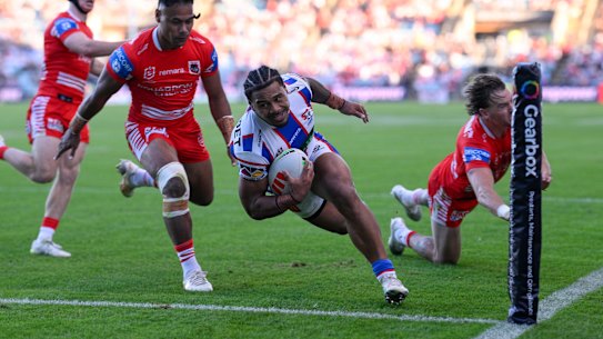 Greg Marzhew scored five tries in a thrashing of the Dragons.