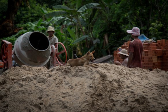 Workers building Em Heap’s new home.