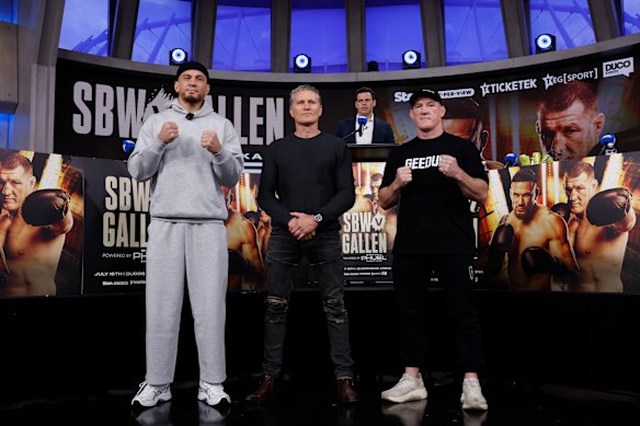 Sonny Bill Williams and Paul Gallen pose with Danny Green.