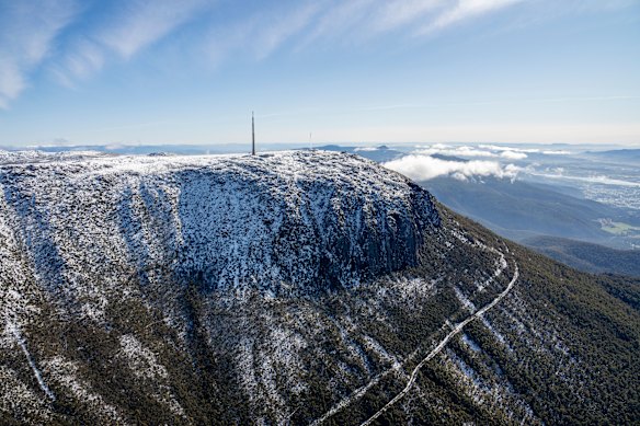 Snow-capped peaks of Kunanyi / Mount Wellington.