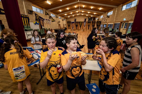 Junior members of Harcourt Football Netball Club enjoy Thursday night pizza.