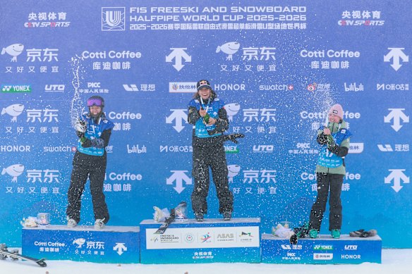 Indra Brown (right) wins bronze in her first world cup start. Eileen Gu (centre) won gold. 