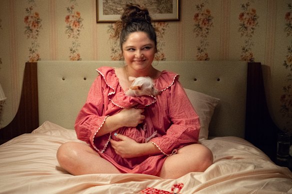 Megan Stalter stars as Jessica, an American girl who finds love in London, in Lena Dunham’s Too Much.