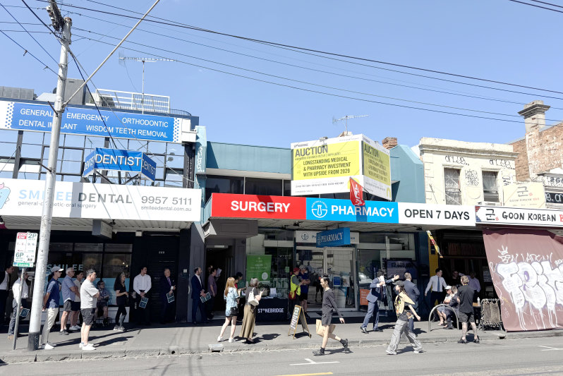 The auction at 272 Smith Street, Collingwood.