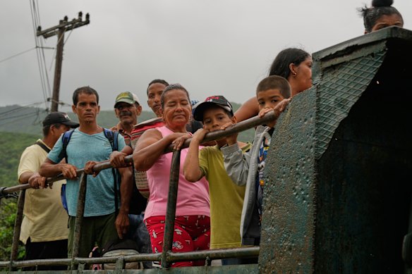 People evacuate before the arrival of Hurricane Melissa in Canizo, Santiago de Cuba.