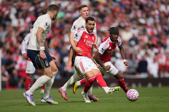 Nottingham Forest’s Elliot Anderson holds Arsenal’s Mikel Merino.