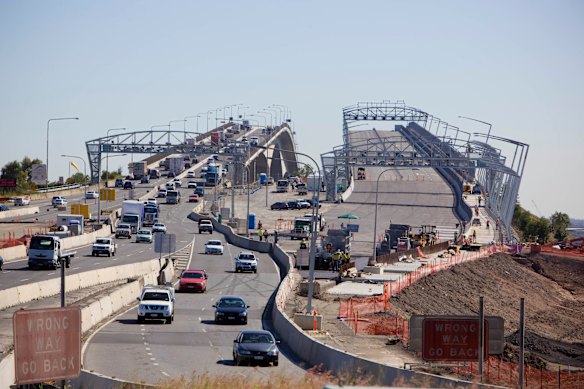 The Gateway Bridge was renamed as the Sir Leo Hielscher Bridges in 2010.