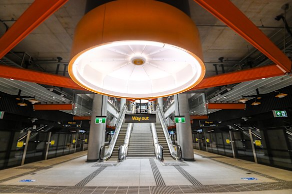 The platforms at Arden Station are 15 metres wide and 220 metres long. 