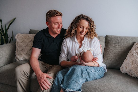 Rona Mallinson and Sam Tomkinson, with their four-week-old daughter, Piper, who was born at home rather than in a hospital. 