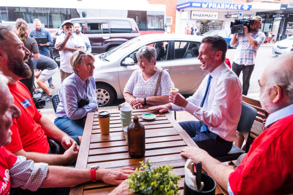 NSW Labor leader Chris Minns shared a coffee with his mum Cara Cranney.