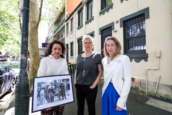 Artist Justine Muller (left) with local writer Elmo Keep and Sydney Deputy Lord Mayor Jess Miller. 