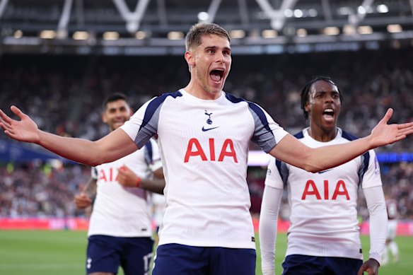 Micky van de Ven of Tottenham Hotspur celebrates scoring.