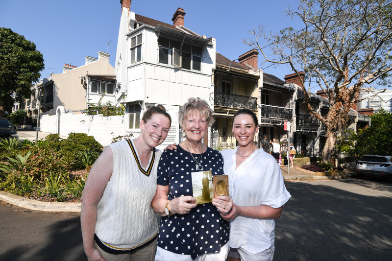 Sellers Josephine, Sharyn and Astrid Cobby. with photos of family that lived in the terrace house.