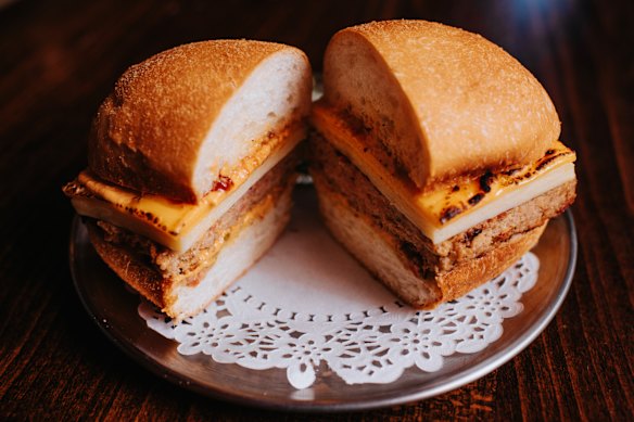 Hamon bulakenya brekkie roll. 