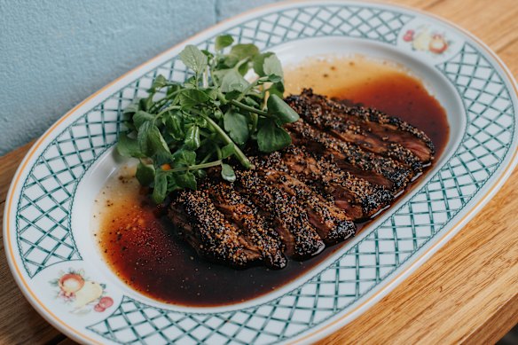 Steak au poivre.