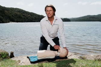 Justin Scarr, PDG de Royal Life Saving Australia, a soutenu un appel pour que la RCR soit enseignée à tous les enfants australiens.