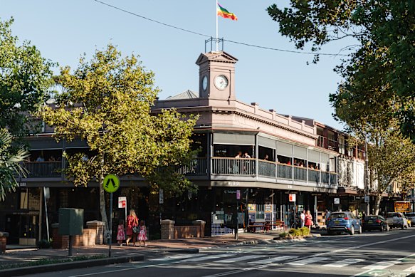 The Clock at 470 Crown Street was established in 1863 and generates significant revenue from its bar, food and bottle shop operations.