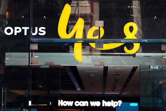 A fresh Optus outage is affecting emergency services calls in south-east Victoria.