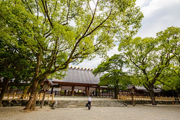  Atsuta Shrine.