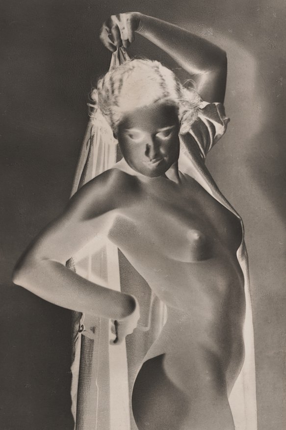 Max Dupain, Nude, 1934.