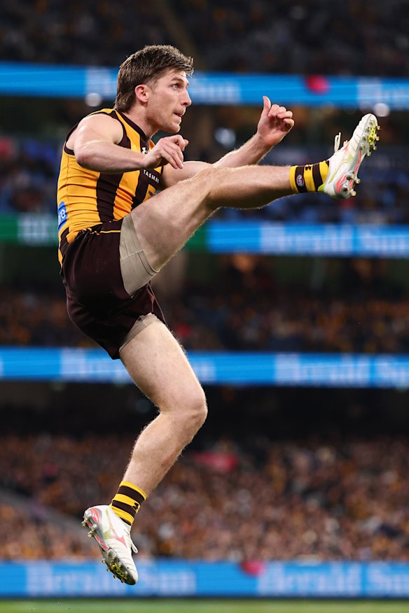 Hawthorn’s Dylan Moore launches his shot at goal.
