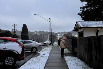 Oberon, où la température a chuté à 0 degré, a été recouvert de neige.