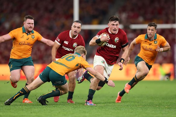 Tom Lynagh attempts a tackle on Lions hooker Dan Sheehan.