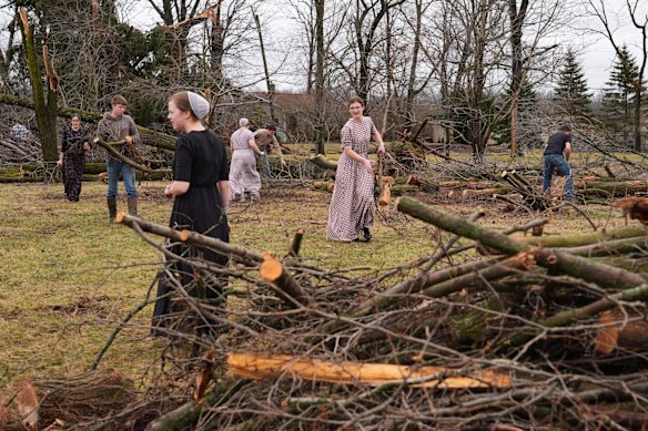 Volunteers work to clear branches in Union City.