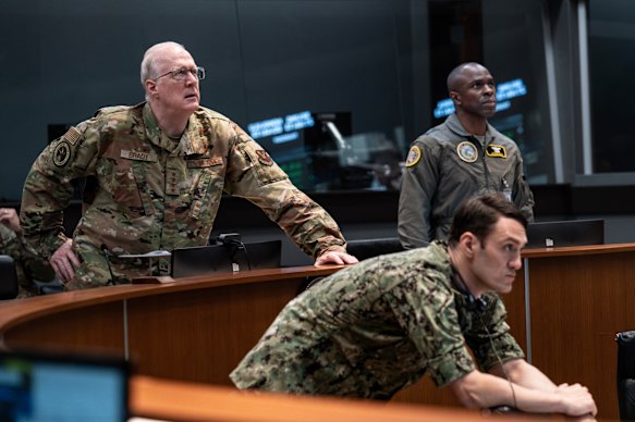 Tracy Letts as General Anthony Brady and Gbenga Akinnagbe as Major General Steven Kyle in A House of Dynamite. 