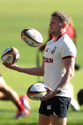 Finn Russell juggling three balls at training.