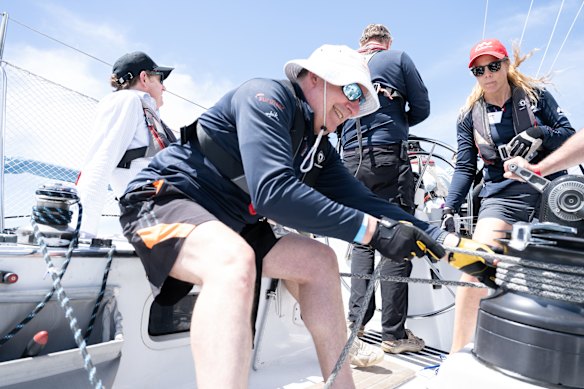 James Hunter uses lashings on the main sail rope to figure out how much to let out. 