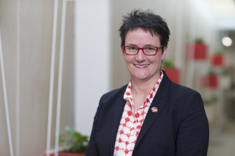 La présidente victorienne de l'Australian Education Union, Meredith Peace, a déclaré que le nouvel accord résout les charges de travail déraisonnables des enseignants.  