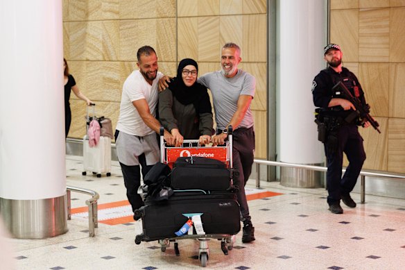Iman’s family swarmed her as she appeared from the arrivals gate. 