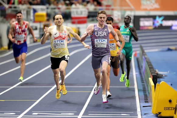 Peter Bol (back right) behind the leaders in the 800.
