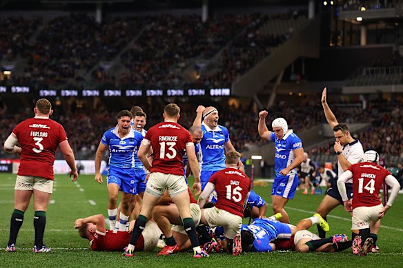 Nic White scores for the Force against the Lions in the tour opener.