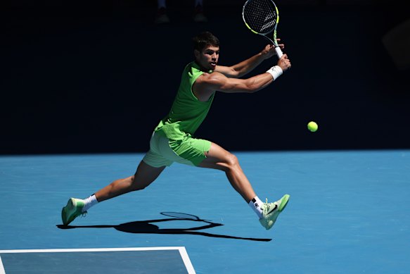 Carlos Alcaraz wins his third round against Corentin Moutet.