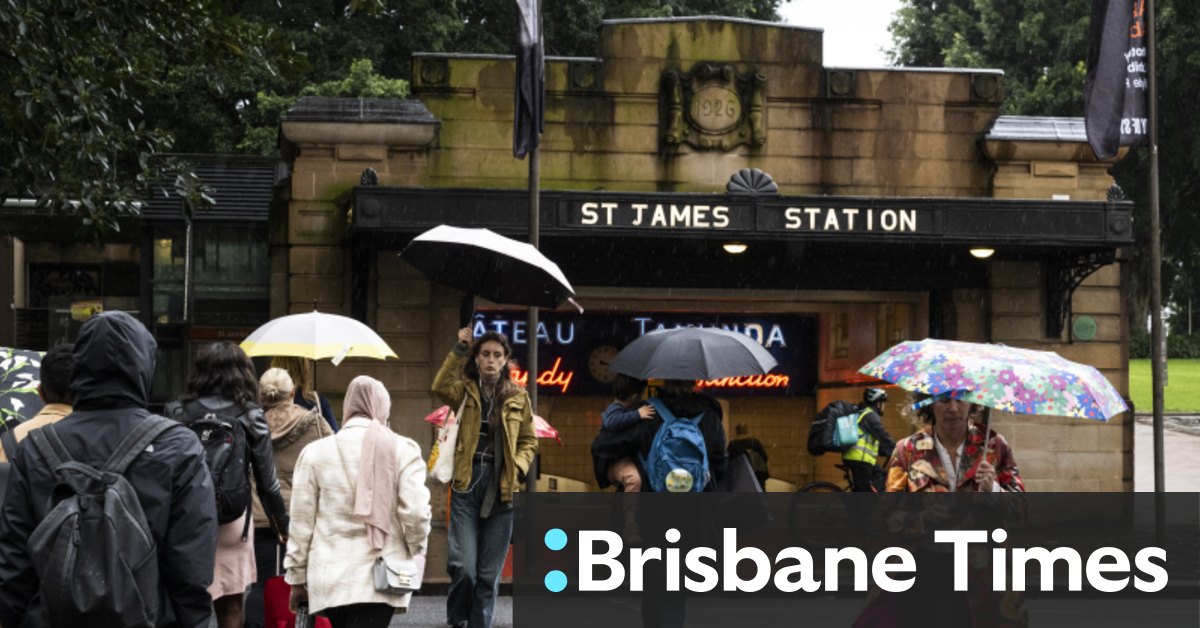 Bad weather in Sydney. Hawkesbury-Nepean flood warning issued