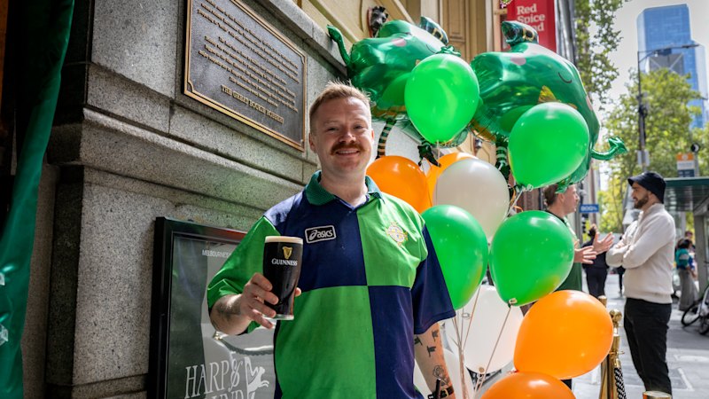 Irish pubs celebrate with music, dancing and plenty of Guinness
