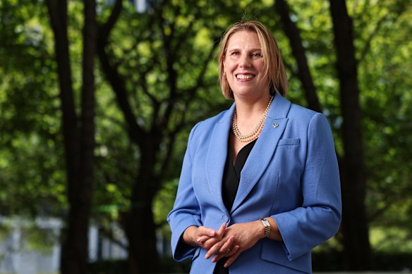  Professor Leah Bromfield.