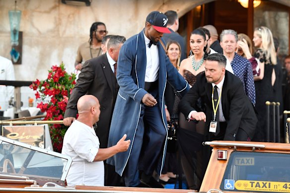 Usher wore a smoking jacket for the end-of-festivities pyjama party.