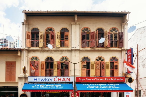 Hawker Chan edifice  successful  Singapore is celebrated  for being awarded 1  Michelin star.
