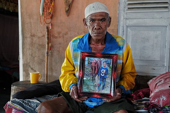 Abdul Malik with a photo of his late grandson, Arjun. 