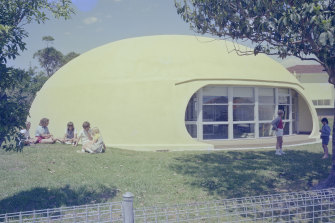 Le Binishell à l'école primaire d'Asbury, photographié en 1977. 