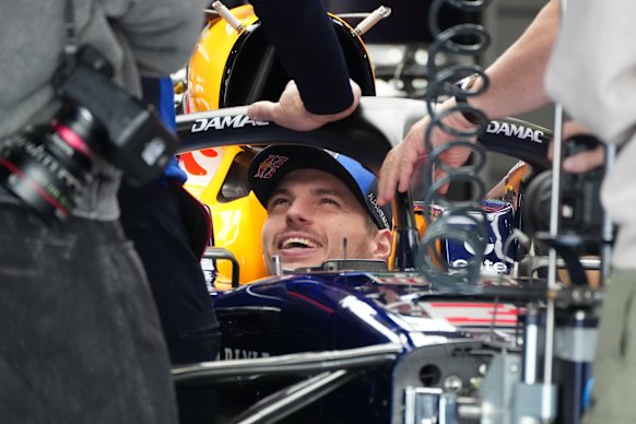 Verstappen talks to his Red Bull crew in Suzuka.