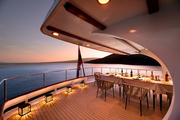 Dinner setting aboard the Galapagos
Explorer.
