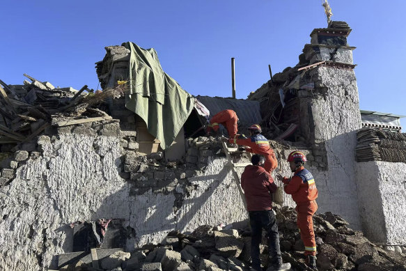Rescue workers search for survivors in the aftermath of the earthquake in Changsuo Township of Dingri in Xigaze, south-western China’s Tibet Autonomous Region.