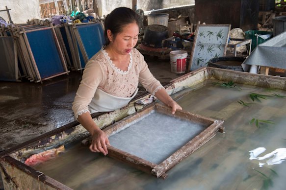 Paper making in Ban Xang Khong.