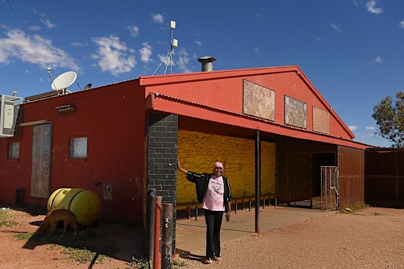 Time for one last shot outside the community store before we leave. 